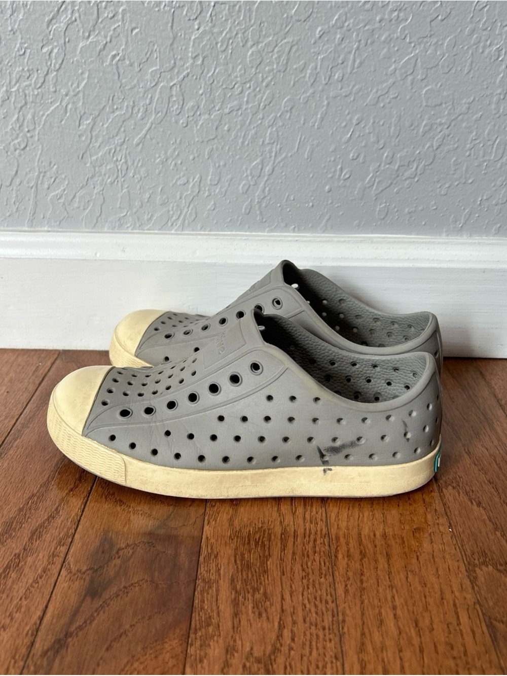 Native Jefferson Water Shoes Slip On Boys Or Girls Size 13 Gray